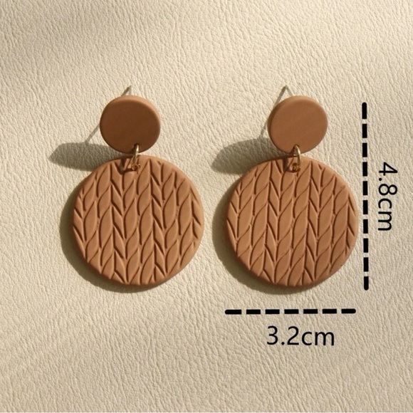 Brown acrylic, round drop earrings - Picture 2 of 6